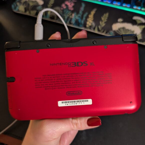 Nintendo 3DS XL, red, includes case and 15 games - Picture 2 of 8